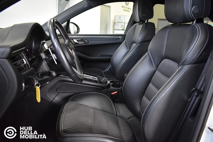 PORSCHE Macan 2.0 T